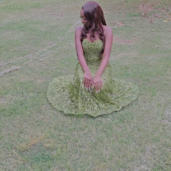 Green Prom dress - Picture 2 of 3
